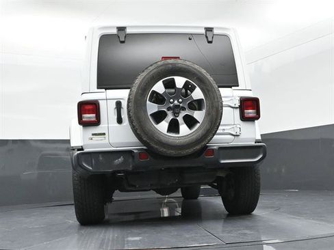 Used 2022 Jeep Wrangler Unlimited Sahara AWD/4WD image 36