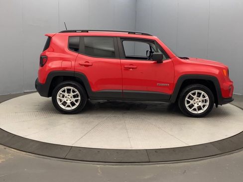 Used 2022 Jeep Renegade Latitude AWD/4WD image 6