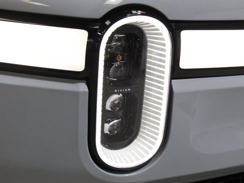 Used 2022 Rivian R1T Adventure AWD/4WD image 11