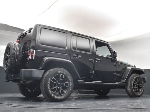 Used 2017 Jeep Wrangler Unlimited Sahara image 34