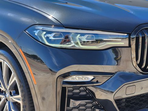 Used 2022 BMW X7 xDrive40i w/ M Sport Package AWD/4WD image 7