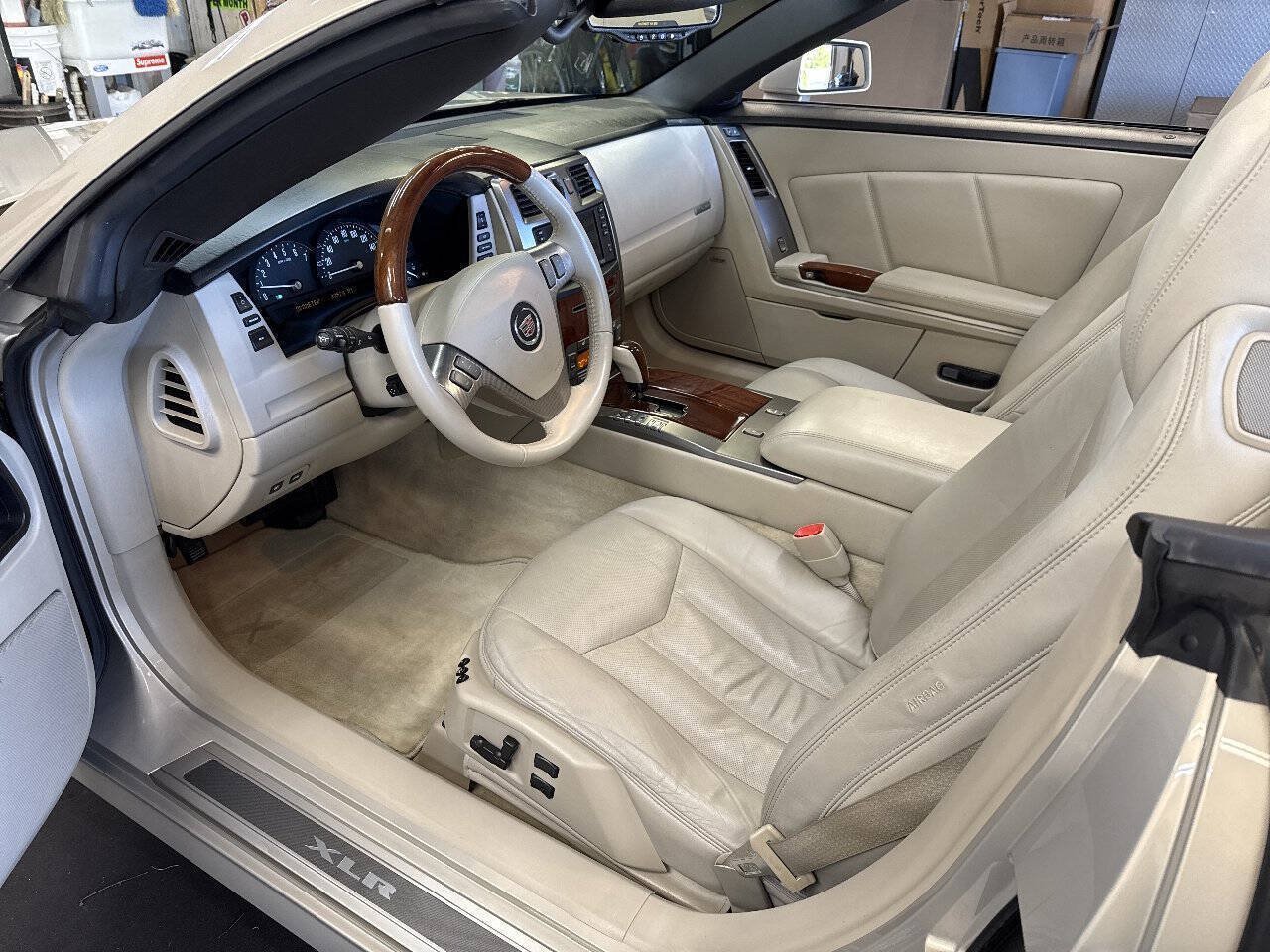 Used 2006 Cadillac XLR RWD image 17