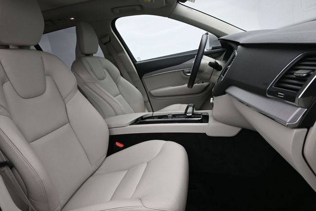 Used 2023 Volvo XC90 B5 Core w/ Climate Package AWD/4WD image 32