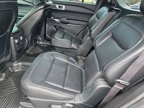 Used 2020 Ford Explorer XLT w/ Equipment Group 202A AWD/4WD image 16