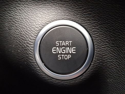 Used 2022 Volvo XC40 T5 R-Design w/ Advanced Package image 24