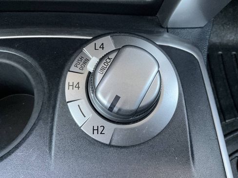 Used 2018 Toyota 4Runner SR5 Premium AWD/4WD image 35
