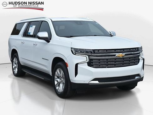 Used 2023 Chevrolet Suburban Premier image 1