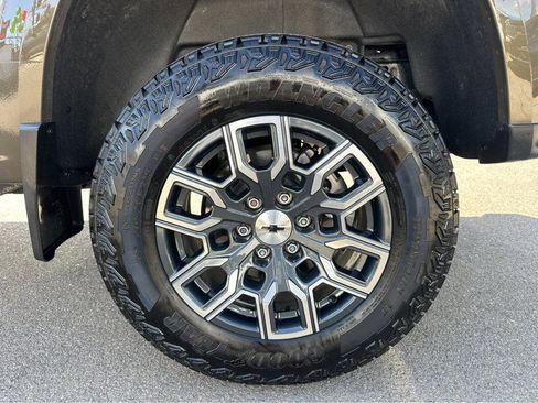 Used 2023 Chevrolet Colorado W/T image 13