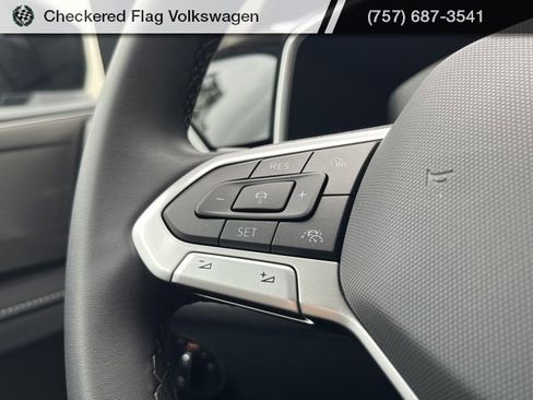 New 2025 Volkswagen Taos SE image 34