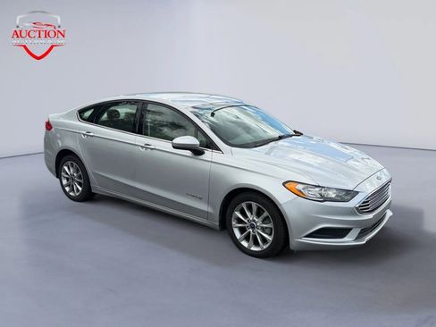 Used 2017 Ford Fusion SE image 7