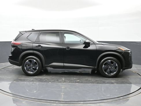 Used 2024 Nissan Rogue SV AWD/4WD image 9