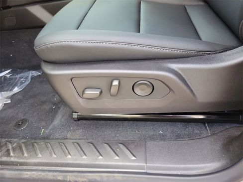 New 2025 GMC Canyon Elevation w/ Convenience Package image 11