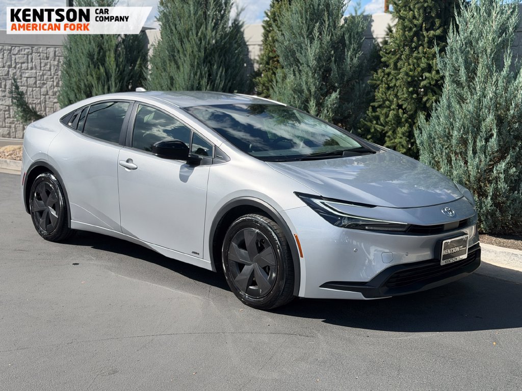 Used 2025 Toyota Prius LE AWD/4WD image 10