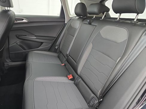 New 2026 Volkswagen Taos SE FWD image 13