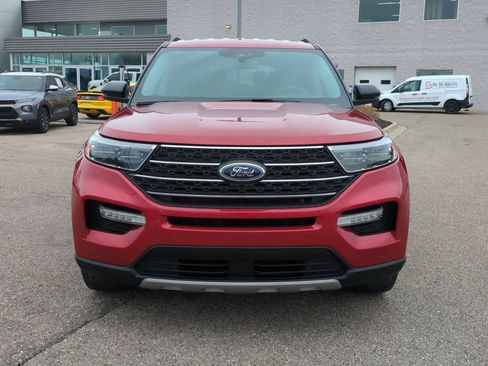 Used 2024 Ford Explorer XLT w/ Equipment Group 202A AWD/4WD image 3