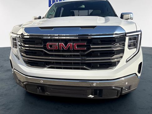 New 2026 GMC Sierra 1500 SLT image 2
