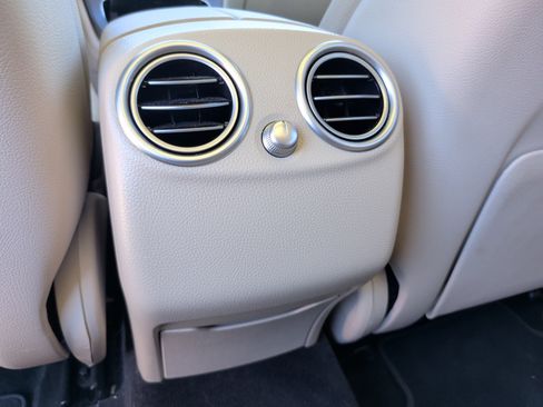 Used 2020 Mercedes-Benz GLC 300 image 32