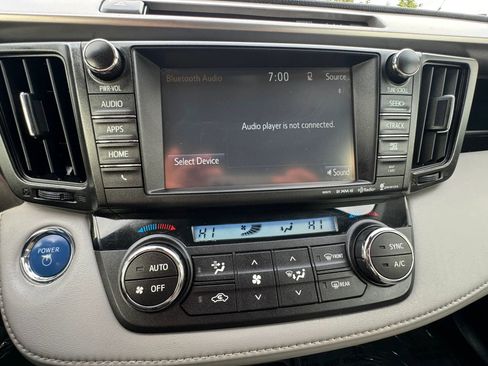 Used 2017 Toyota RAV4 XLE AWD/4WD image 17