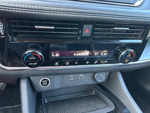Used 2022 Nissan Rogue SV FWD image 27