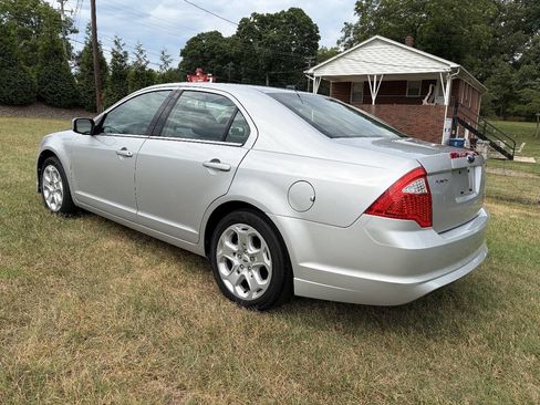 Used 2010 Ford Fusion SE FWD image 2