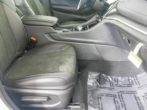 New 2025 Jeep Grand Cherokee L Altitude image 37