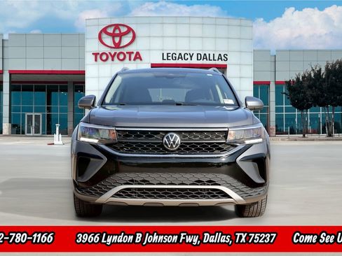 Used 2024 Volkswagen Taos SE image 6