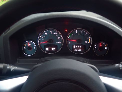 Used 2012 Jeep Liberty Arctic AWD/4WD image 8