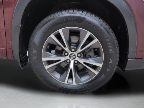 Used 2016 Toyota Highlander XLE AWD/4WD image 12
