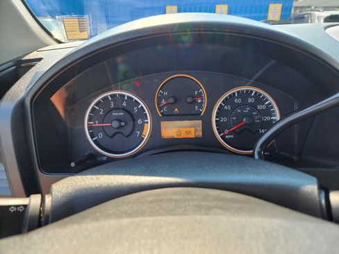 Used 2014 Nissan Titan S AWD/4WD image 15