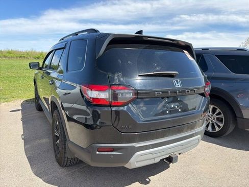 Used 2025 Honda Pilot TrailSport image 9