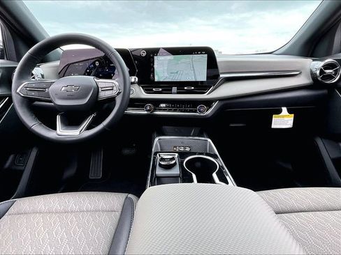 New 2026 Chevrolet Equinox LT w/ Convenience Package II FWD image 11
