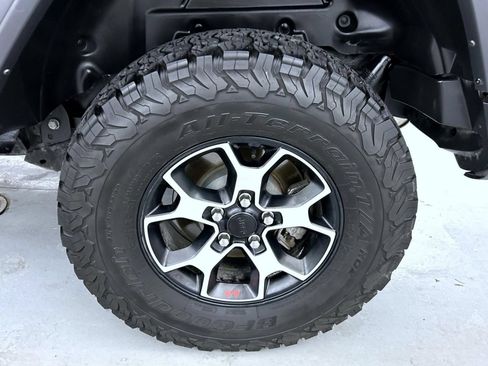Used 2022 Jeep Wrangler Unlimited Rubicon w/ Cold Weather Group AWD/4WD image 23