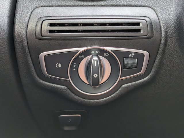 Used 2022 Mercedes-Benz GLC 300 image 27