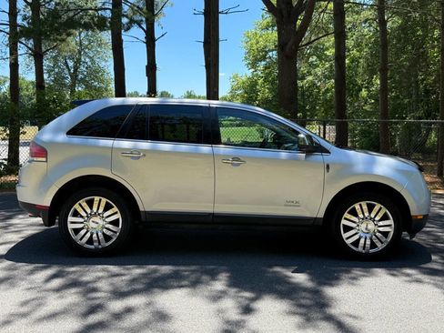 Used 2009 Lincoln MKX AWD image 4