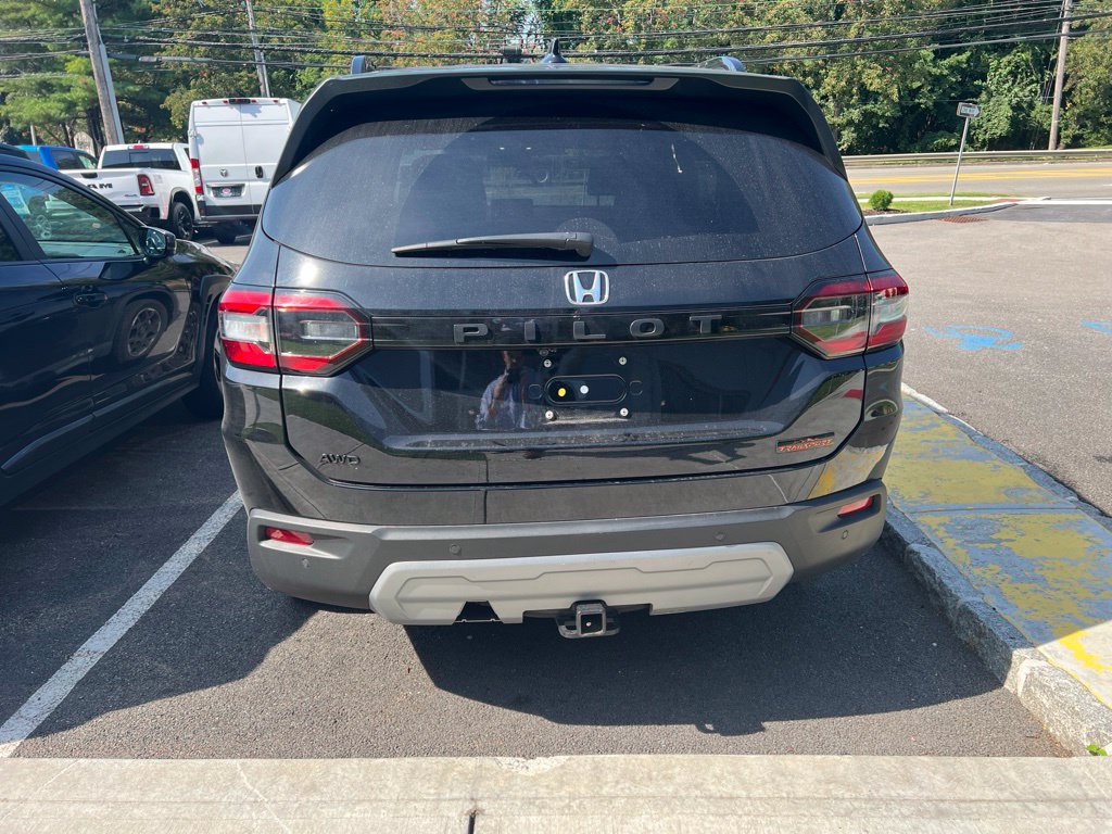 Used 2025 Honda Pilot TrailSport image 6