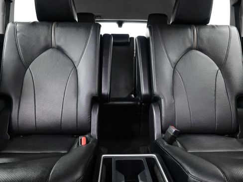 Used 2024 Toyota Grand Highlander AWD image 17