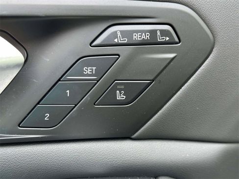 Certified 2023 BMW X7 xDrive40i w/ M Sport Package image 22