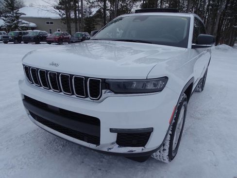 Used 2023 Jeep Grand Cherokee L Limited w/ Luxury Tech Group II image 7