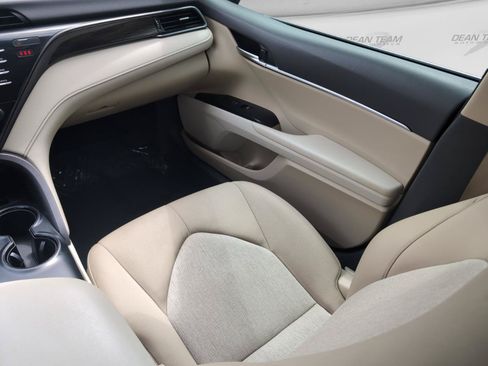 Used 2019 Toyota Camry LE w/ Convenience Package FWD image 15