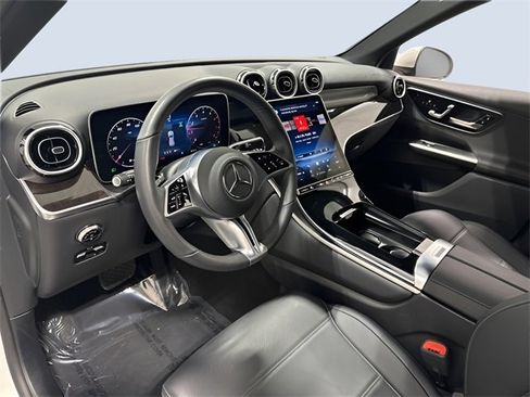 Used 2025 Mercedes-Benz GLC 300 4MATIC image 14