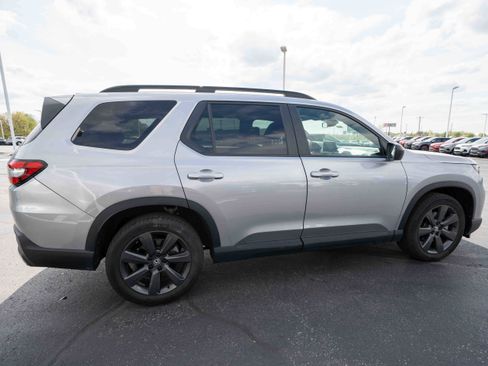 Certified 2025 Honda Pilot Sport image 6