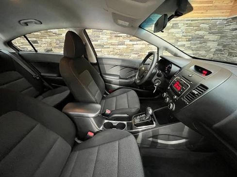 Used 2017 Kia Forte LX FWD image 17