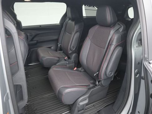 Used 2025 Toyota Sienna XSE w/ XSE Premium Package FWD image 12
