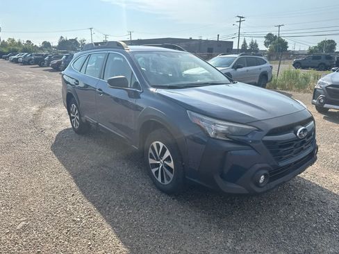 Used 2025 Subaru Outback AWD/4WD image 4