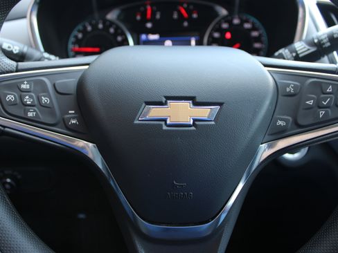 Used 2024 Chevrolet Equinox LS w/ LS Convenience Package image 18