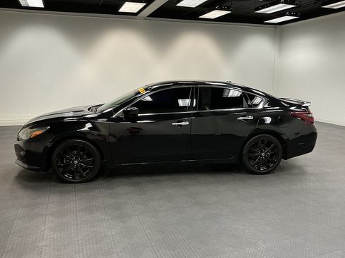 Used 2018 Nissan Altima 2.5 SR w/ SR Midnight Edition FWD image 2