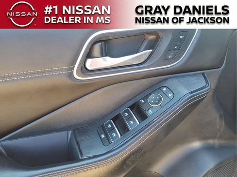 Used 2021 Nissan Rogue Platinum FWD image 12