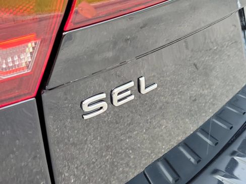 Used 2024 Volkswagen Tiguan SEL R-Line AWD/4WD image 5