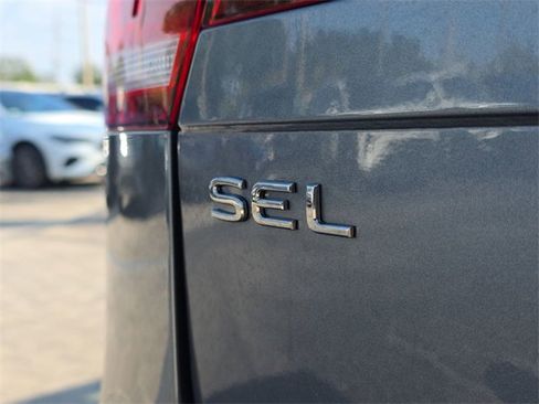 Certified 2024 Volkswagen Tiguan SEL R-Line image 11