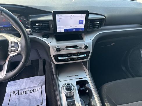 Used 2024 Ford Explorer XLT image 8